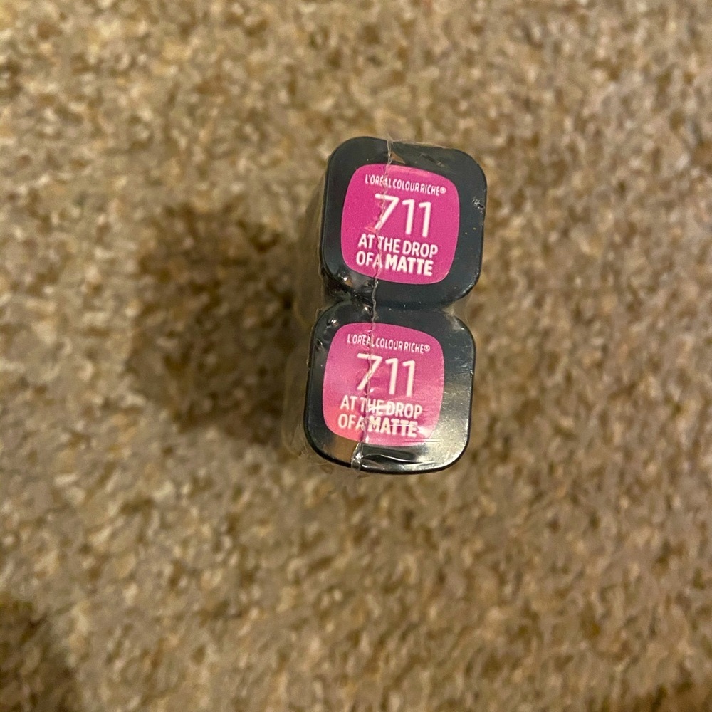 ⭐️L’Oréal colour riche 711